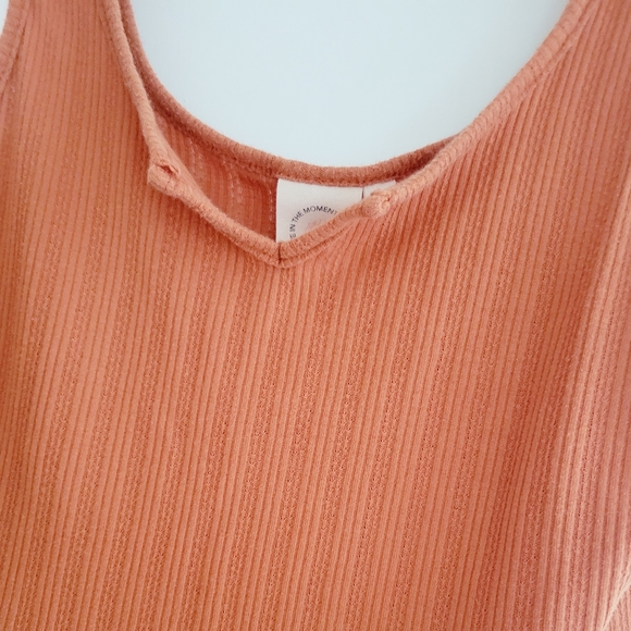 Live in the Moment Cropped Tank Top - Picture 5 of 6